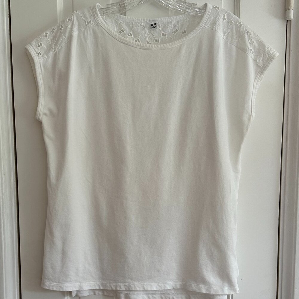 Uniqlo White Eyelet Detail Cap-sleeve Tee, Size: L
